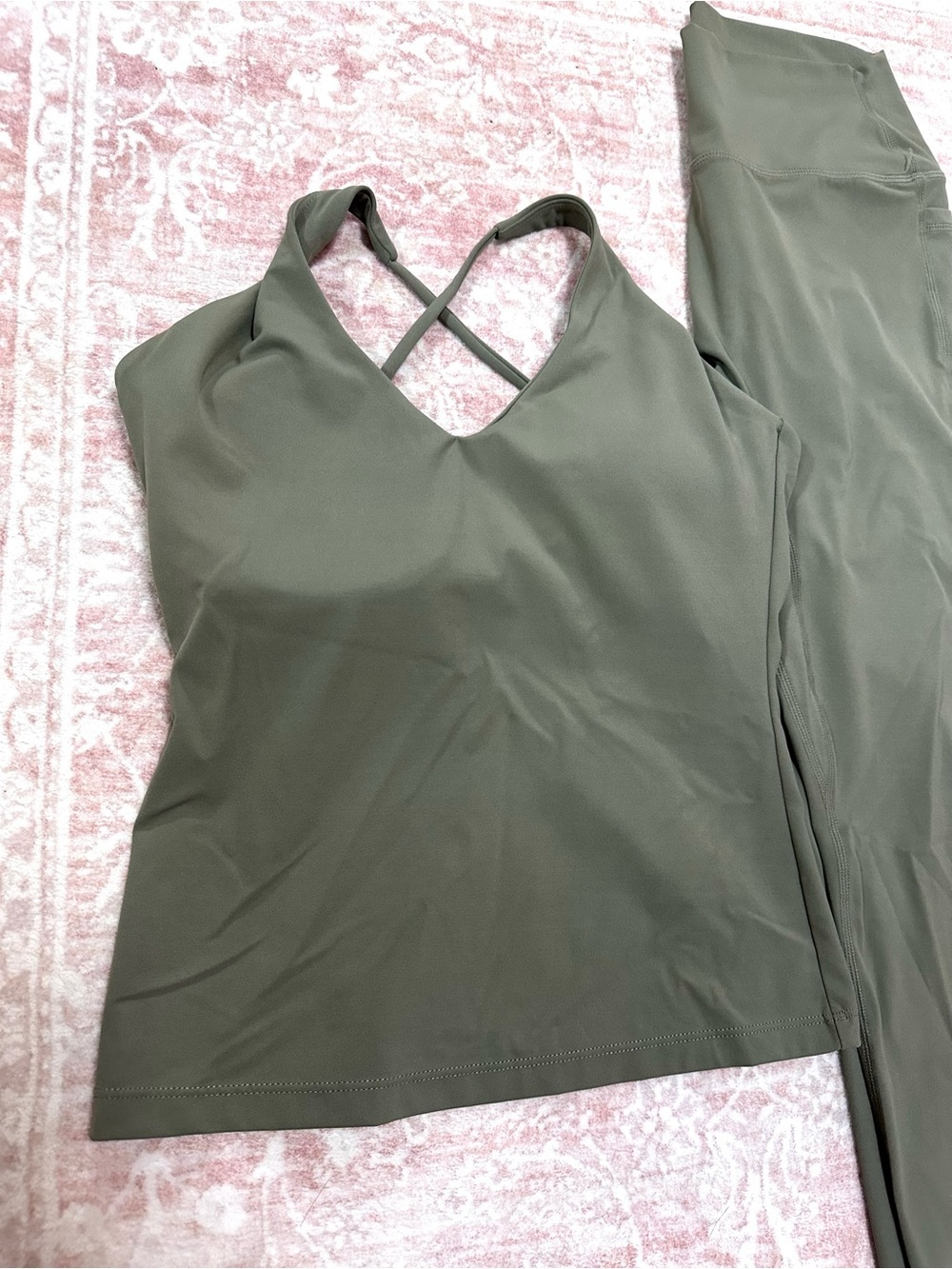 SET 🥑 Workout Army Green Pants & Top - Picture 3 of 12